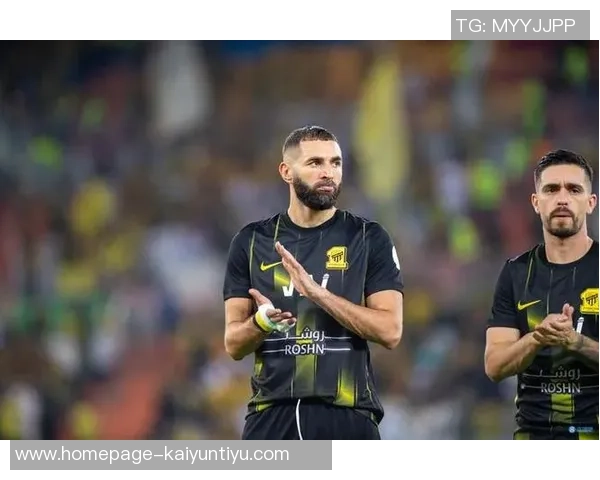 本泽马重返赛场展现风采球迷期待他再创辉煌时刻